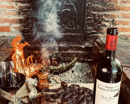 Op zoek naar leuk geschenk, cadeaubon of feestwijnen   ? Wijnen Vansteenkiste zorgt er voor. 